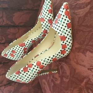 Jessica Simpson size 7.5 Cherry Hell